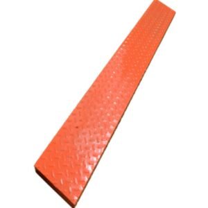 Tablón metálico reforzado.